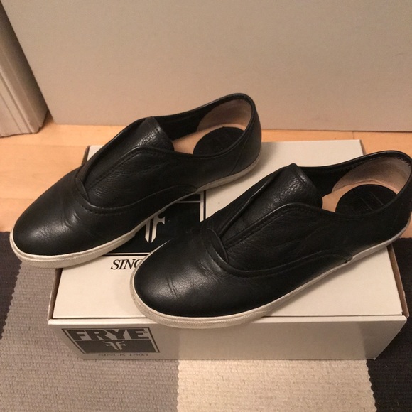 Frye Mindy Slip On Black Leather Size 6 - Picture 5 of 7